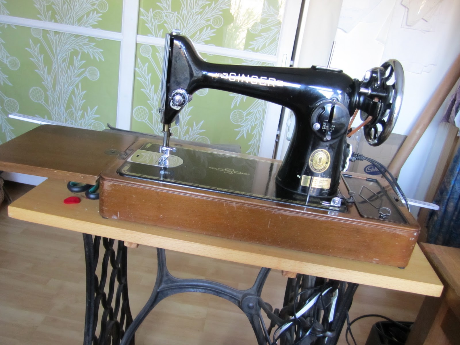 what year is my singer sewing machine model 9015